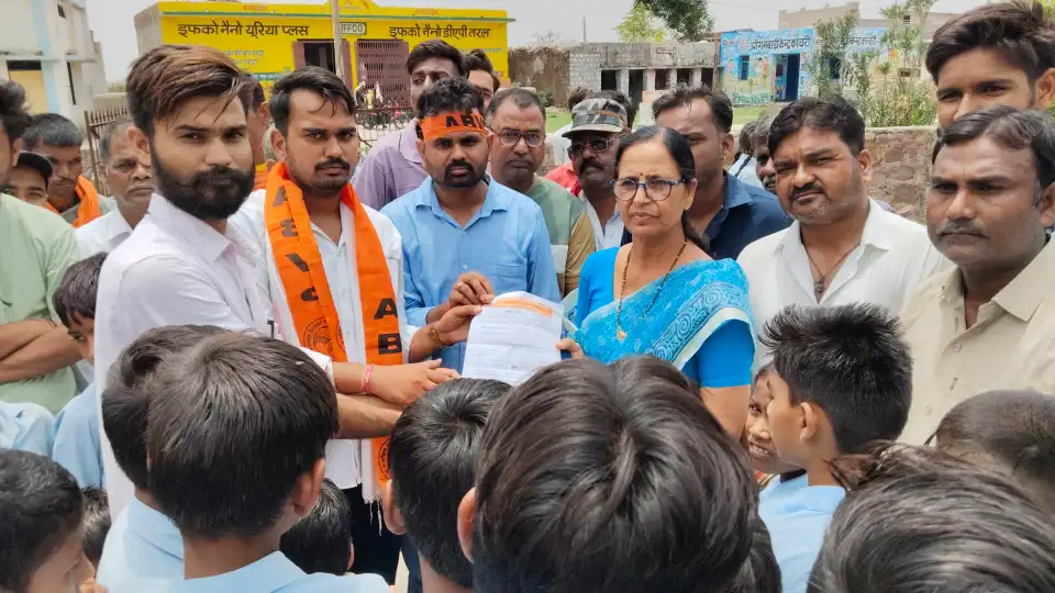 अंता काचरी स्कूल छात्र से मारपीट मामले में ABVP ने सौंपा ज्ञापन